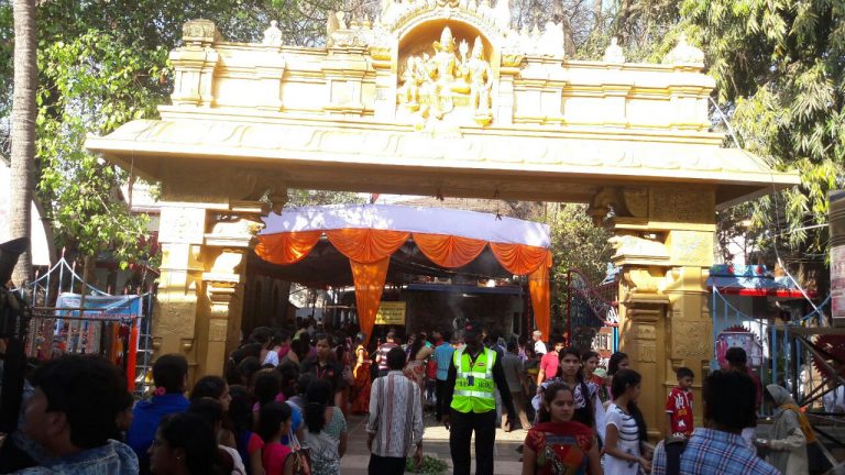 शिवरात्री निमित्य कपिलेश्वर मंदिरात गर्दी फुलली