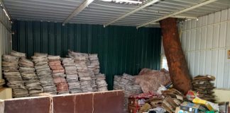 शांताई विद्याआधार आणि माणुसकीच्या भिंतीला मोठा प्रतिसाद vidhya aadhaar shantai vijay more