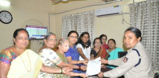 बलात्कार आरोपीवर कडक आरोपपत्र दाखल करा women cell nivedan