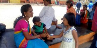 बस स्थानकात जनजागृती-मराठी शाळा वाचवा Marathi school save