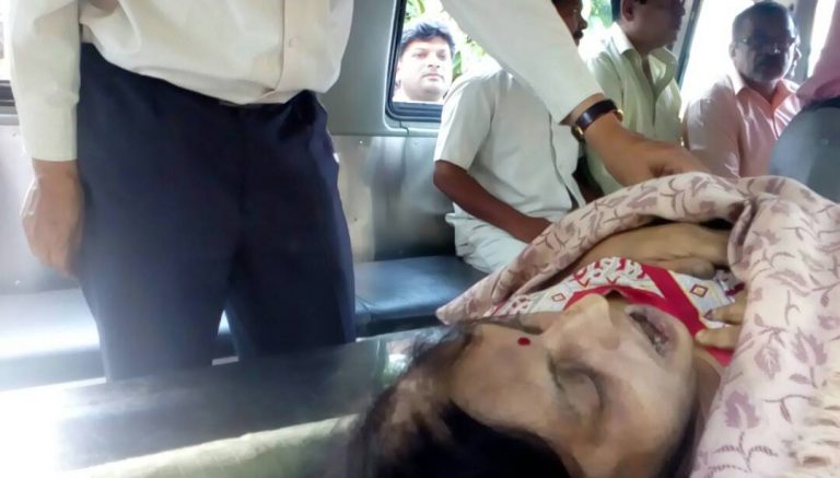 दिवसा ढवळ्या डी एफ ओ पत्नीचा खून