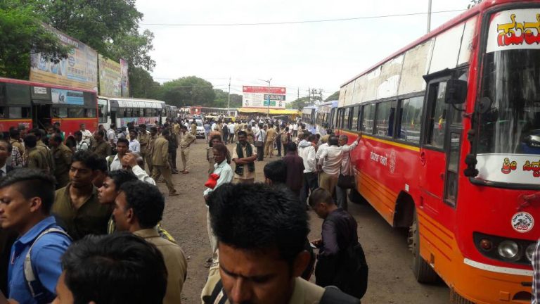 बस ड्रायव्हरच्या मृत्यू नंतर  कर्मचाऱ्यांचे सी बी टी बस बंद आंदोलन