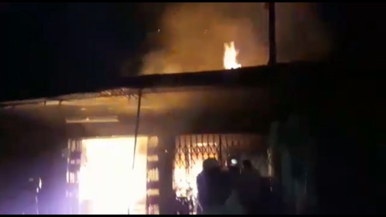 भाजी मार्केट आग शॉर्ट सर्किट की नवीन मार्केटच्या राजकारणातून ?