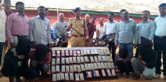 डोळ्यात मिरची पुड टाकून फुल व्यापाऱ्यास लुटलेले चौघे गजाआड police