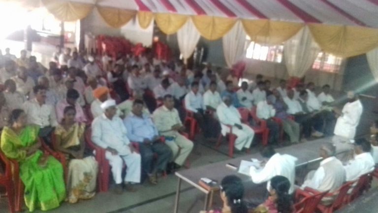 करवेच्या नारायण गौडावर कारवाई करा-तालुका समितीत निषेध