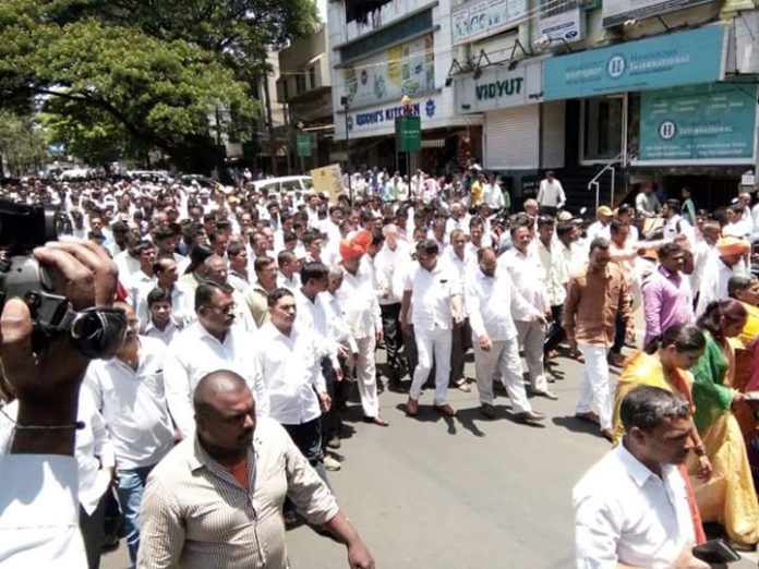 KInekar files nomination