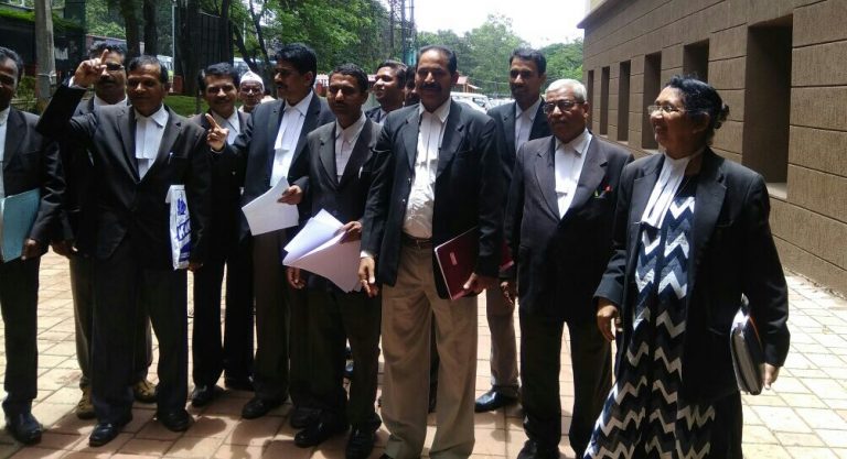 कोर्ट आवारात पोस्ट ऑफिस पाहिजेच