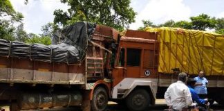 ‘बेळगाव खानापूर रोडवर ट्रॅफिक जॅम’ truck accident khanapur road 2