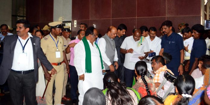 Cm janata darshan Cm janata darshan