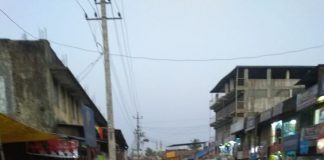 खानापूरातील चुकीच्या फुटपाथची अडचण Khanapur footpath