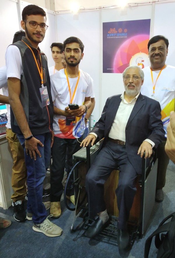 AICTE-Chairman-examining-the-project