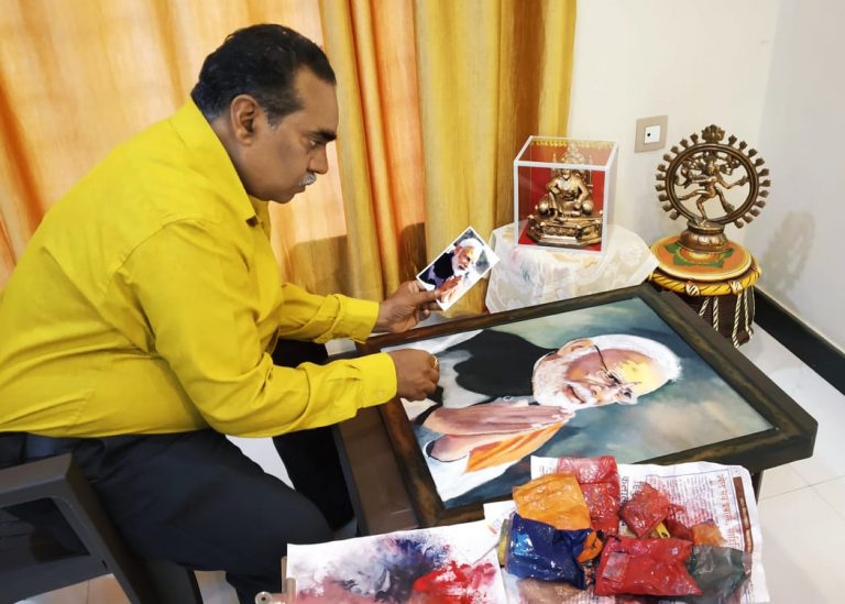 रांगोळीद्वारे मोदींचे अभिनंदन