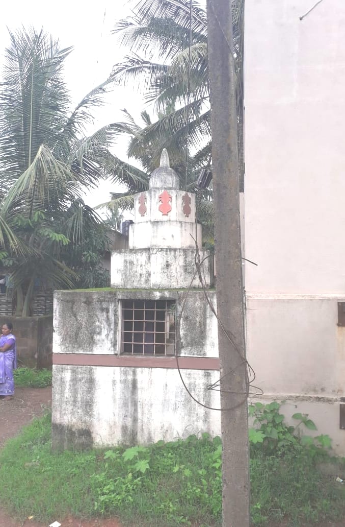 धोकादायक वीज खांबांपासून सावधान