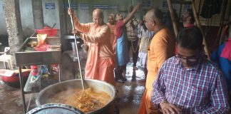 जेवणाच्या मदतीसाठी धावली इस्कॉन Iskcon food flood