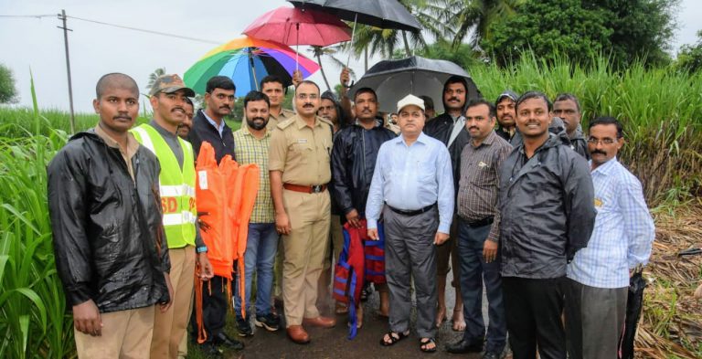 Dc visites chikodi maanjri