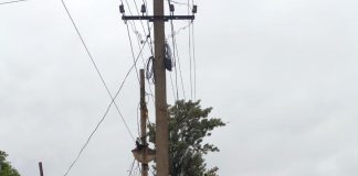 ‘तो धोकादायक खांब बदलला’ live इम्पॅक्ट Hescom poll