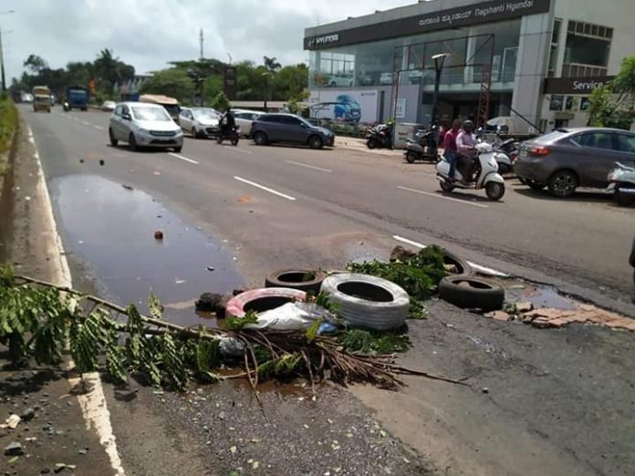 Khanapur road pathhole Khanapur road pathhole