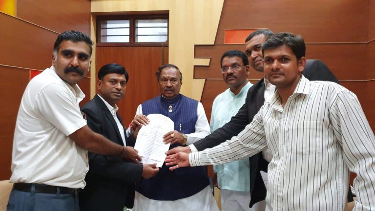 कामगारांना सुविधा देण्याची मागणी