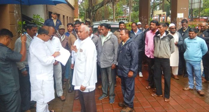 Vegetable market row