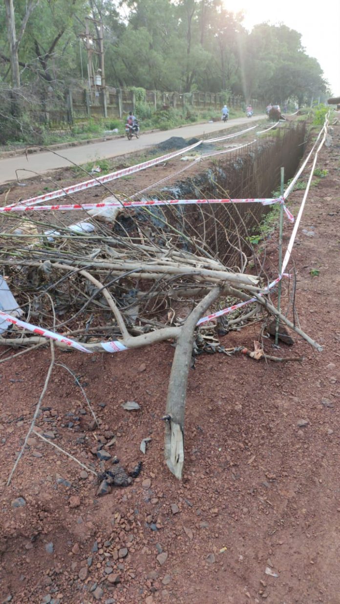 Mandoli road pathholes Mandoli road pathholes