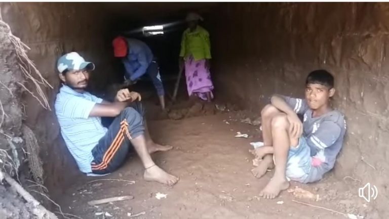 या नाल्यातील गाळ काढा