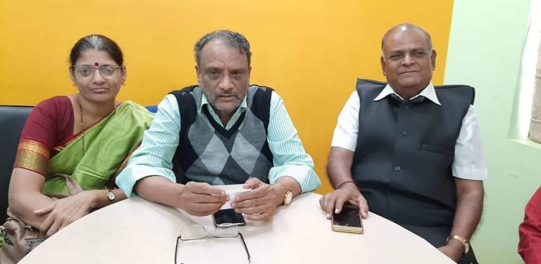 Shripal sabnis press