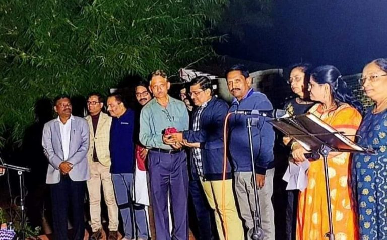 उल्लेखनीय कामगिरीबद्दल डॉ. संजय पंतबाळेकुंद्री यांचा सत्कार