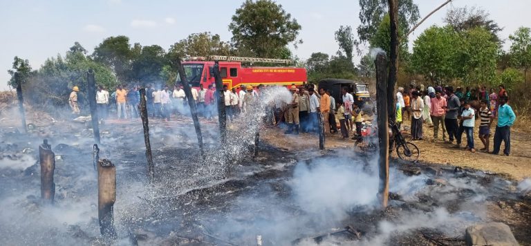 सिलेंडर स्फोट घराला आग