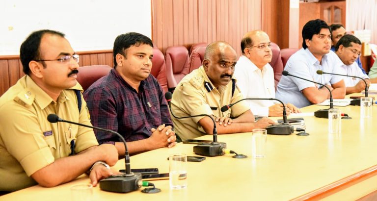 जिल्ह्याच्या सीमेवर वैद्यकीय तपासणी नाके सज्ज – जिल्हाधिकारी