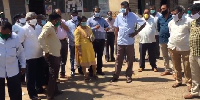 या नेत्यांनी मोफत वाटले दहा हजार मास्क