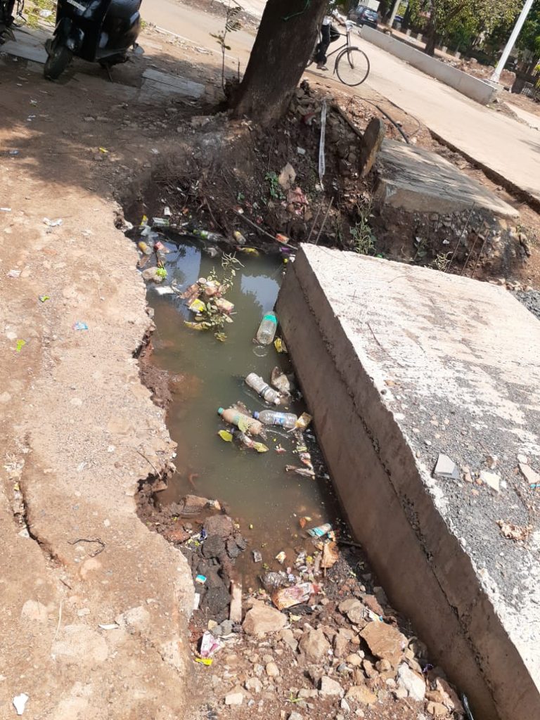 महापालिका “या” फुटलेल्या ड्रेनेजकडे केंव्हा लक्ष देणार?