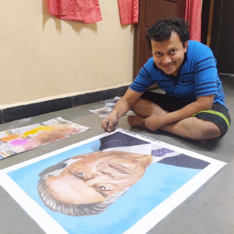 लॉक डाऊनमध्ये “हे” दोघे मित्र जोपासत आहेत रांगोळीचा छंद