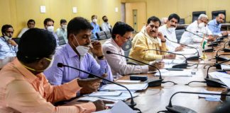 कुडची – बागलकोट रेल्वेमार्गासाठी प्रथम भूसंपादन हाती घ्या : रेल्वेमंत्री अंगडी यांची सूचना Angdi meet