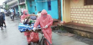 करावा लागतोय अंत्य संस्कारासाठी सायकलचा वापर Death body bycycle