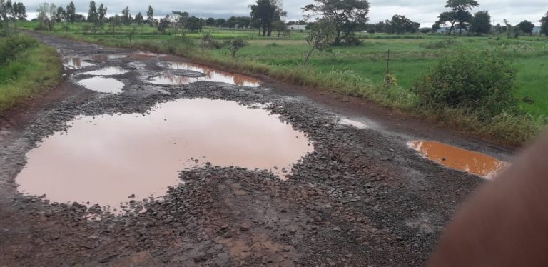 अलतगा कडोली रस्त्याची दुरावस्था