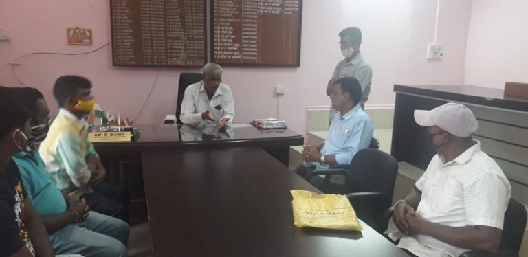 घरांना नुकसान भरपाई द्या