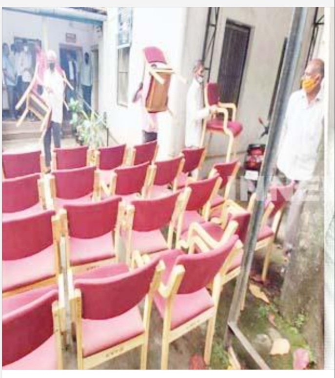 प्रांताधिकारी कार्यालयावर जप्तीची कारवाई होते तेव्हा