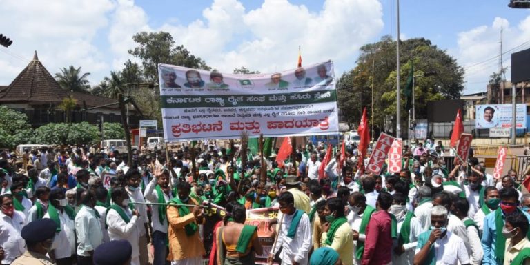 शेतकऱ्यांची जोरदार निदर्शन-बंदला संमिश्र प्रतिसाद