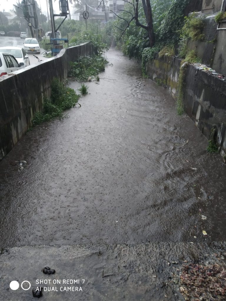 नाल्याच्या “या” बॅकवॉटर समस्येकडे लक्ष देण्याची मागणी