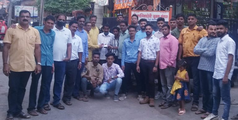 लॉक डाऊनचा फटका बसलेल्या जलतरण प्रशिक्षकाला मदत