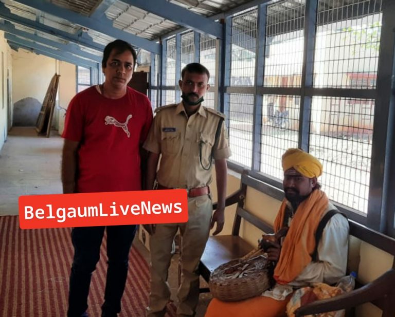 मद्यपी गारुड्याच्या ताब्यातील नाग सापाला “यांनी” दिले जीवदान