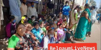 पोलीस व मनपाने केली भाजी विक्रेत्या महिलांची पंचाईत! Veg vendors