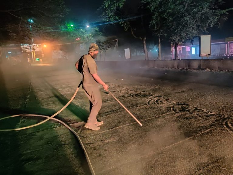 “नेतेमंडळी येती गावा तोची दिवाळी -दसरा”: मध्यरात्री ध. संभाजी चौकातील रस्त्याची स्वच्छता