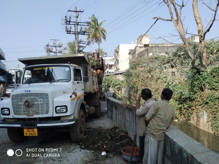 लेंडी नाला सफाईला प्रारंभ : नागरिकात व्यक्त होत आहे समाधान