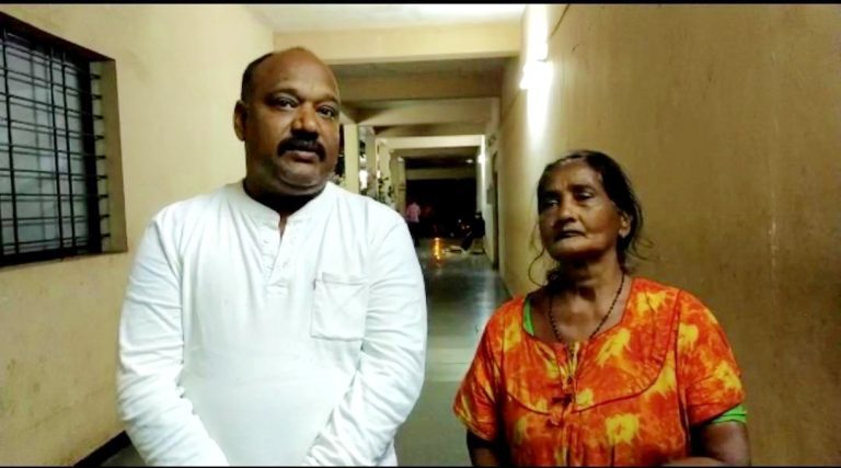 एका निराधार वृद्धेला “यांनी” मिळवून दिला आसरा