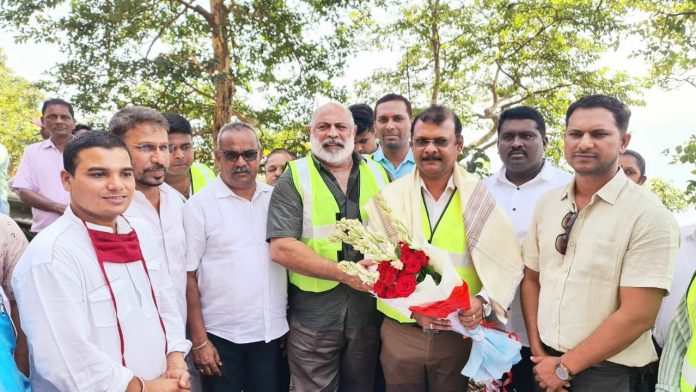Goa road minister feliciation