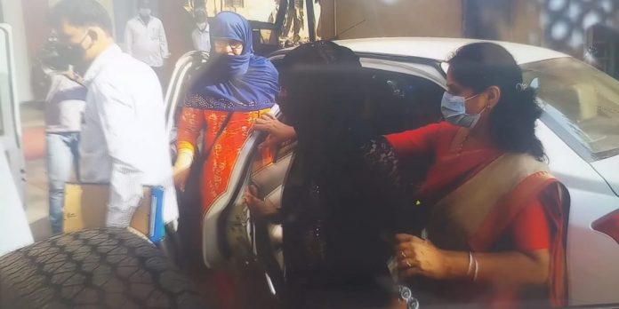 Raid saloon tilakwadi