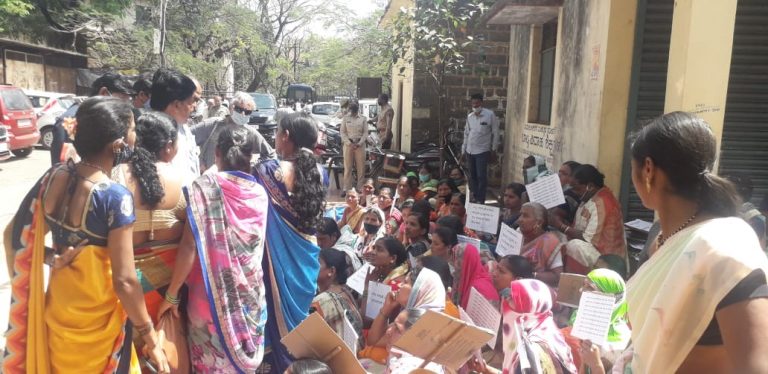 फरक निधीच्या मागणीसाठी रोहयो मुकादमांचे आंदोलन