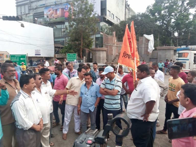 करवेच्या हैदोसाच्या निषेधार्थ रास्ता रोको