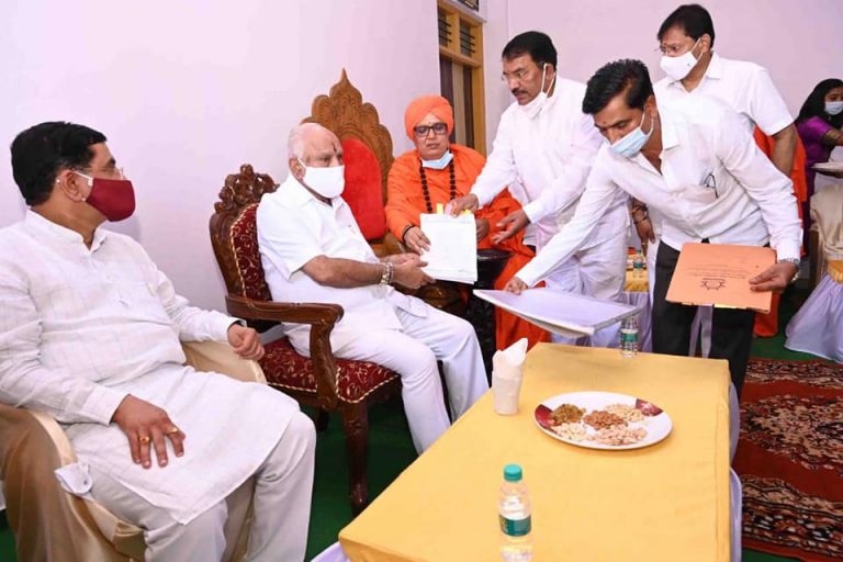 मुख्यमंत्र्यांना पुन्हा कोरोनाची लागण; अनेकांच्या संपर्कात आल्याने संसर्गाची भीती बळावली!